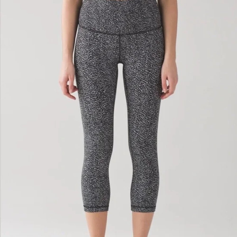 Lululemon Wunder Under Crop Leggings Women's Size 4 Black White Coco Pique